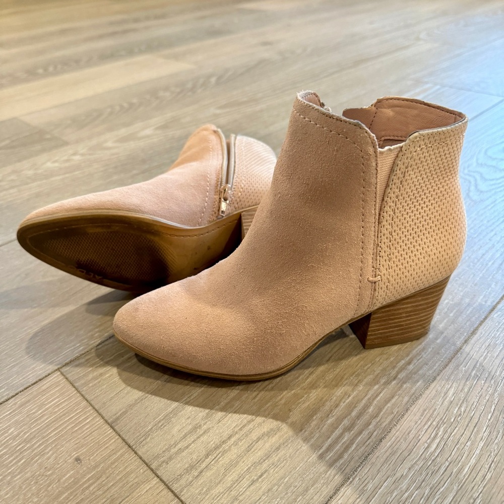 Aldo Light Pink Boot Size 6